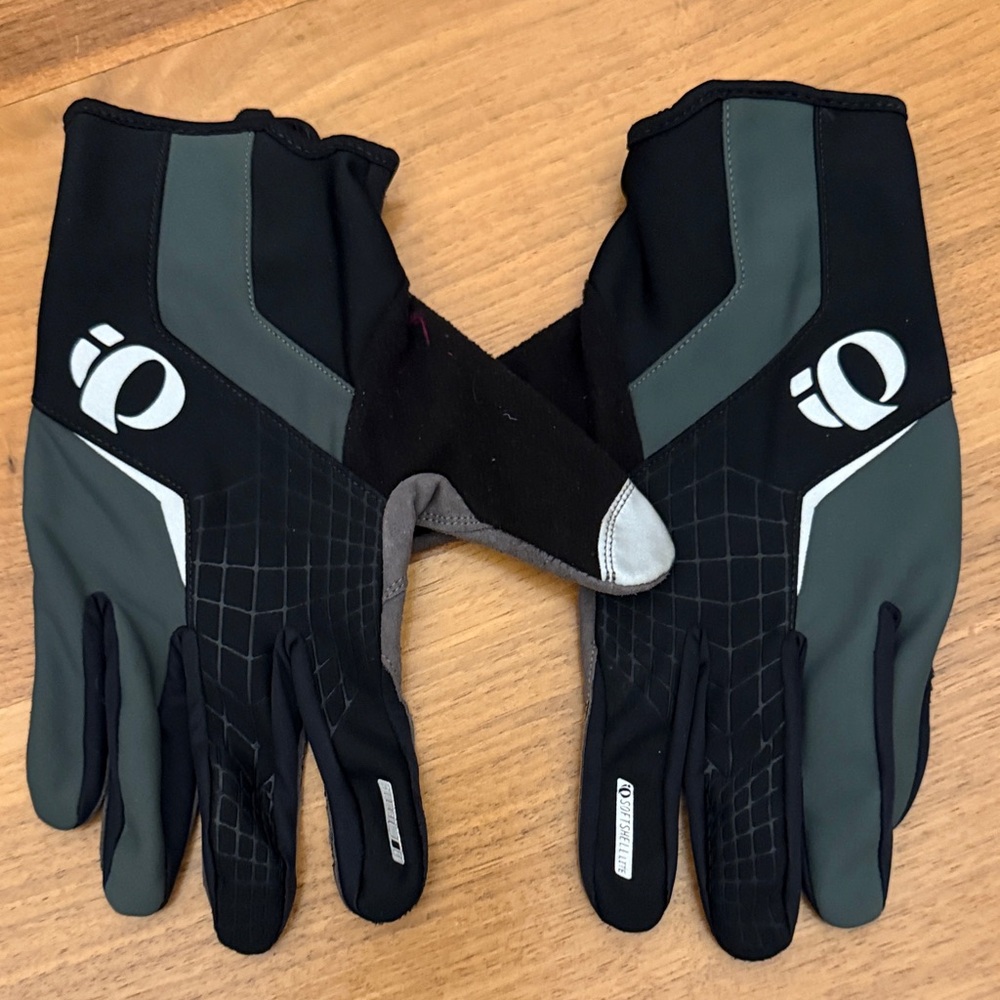 Pearl Izumi Black and Dark Gray Cycling Gloves